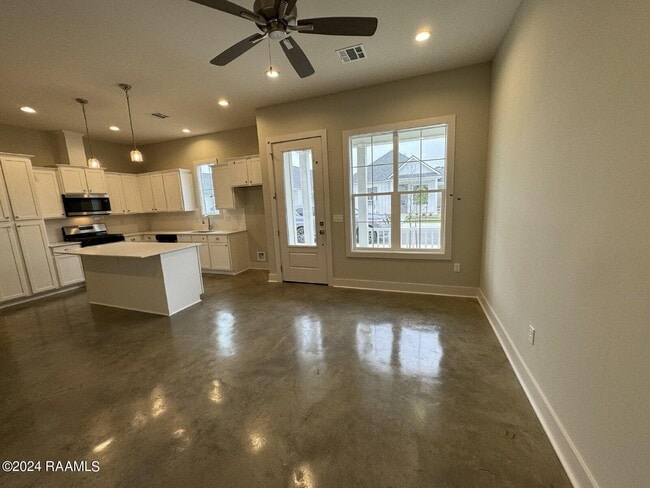 Building Photo - 106 Satsuma Dr