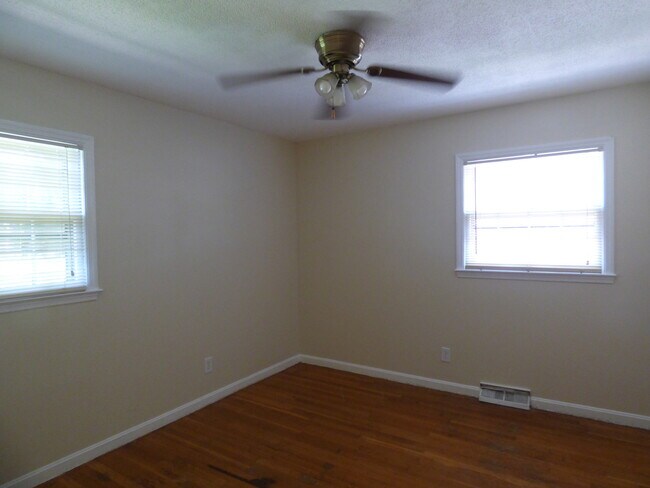 Building Photo - ORR731/733