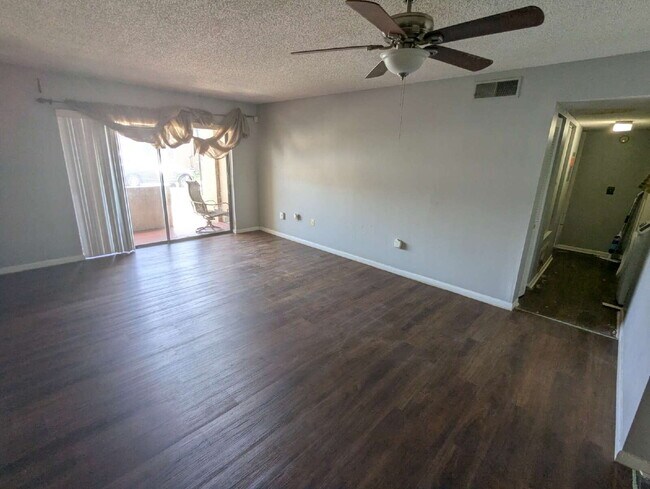 Building Photo - Centrally located, yet secluded 2 bedroom condo in the heart of Orlando for Rent