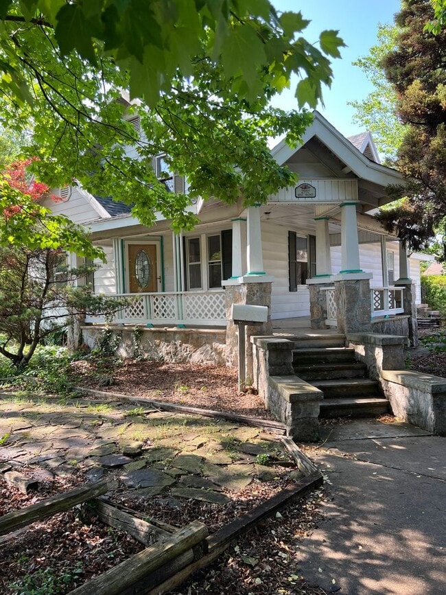 Primary Photo - 3 bedroom/2 bath house