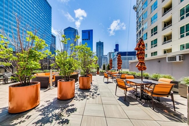 Building Photo - 345 N La Salle Dr