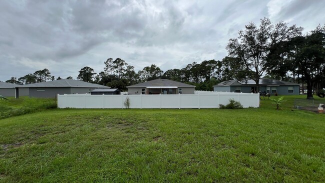 Building Photo - Gorgeous 3 Bedroom, 2 Bathroom Home in Pal...