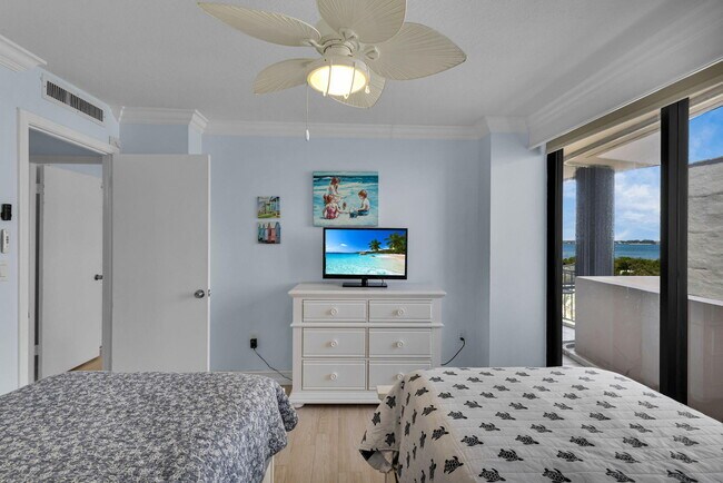 Building Photo - 4200 N Ocean Dr