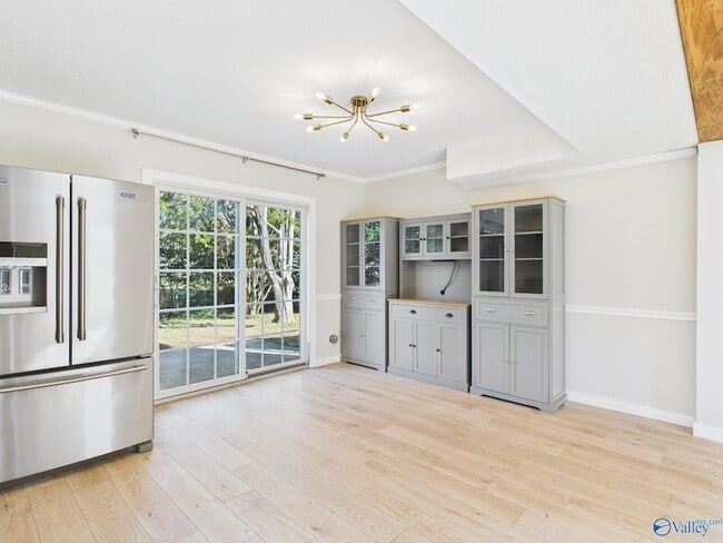 Building Photo - 2521 Lancelot Dr SE