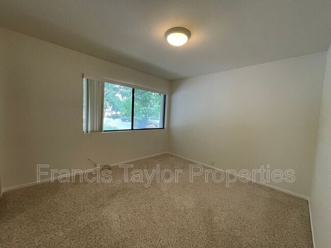 Building Photo - 7526 Jerez Ct