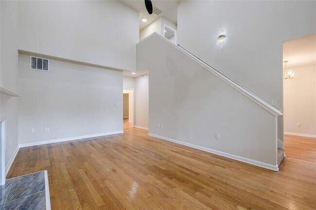 Building Photo - 1040 Hubbard St SW