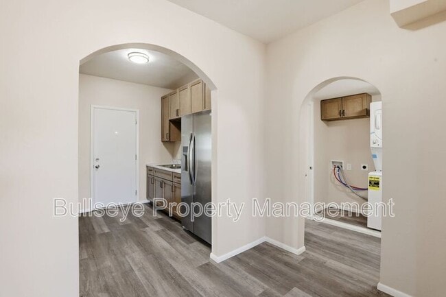 Building Photo - 925 E Garfield St