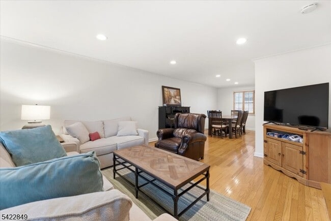 Building Photo - 260 Walnut St