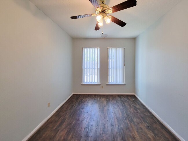 Building Photo - Welcome home to this beautiful 2 story on a cul de sac lot! Fresh paint and Stainless steel appli...