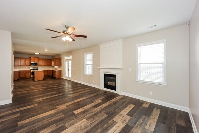 Building Photo - 10 Carlisle St