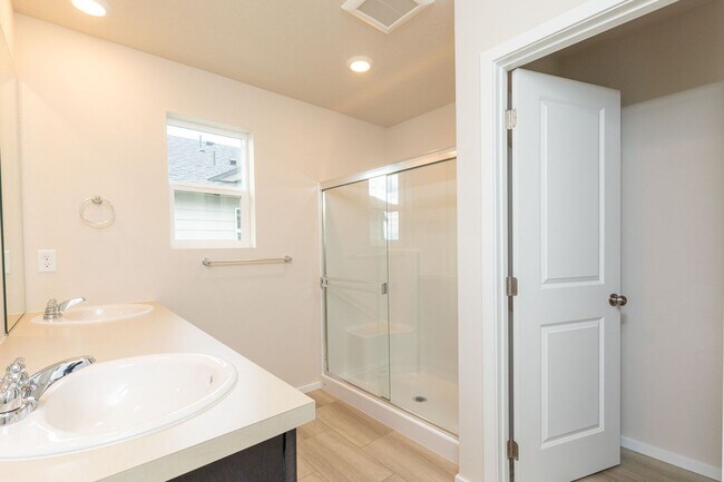 Building Photo - Modern Home for rent in Liberty Lake