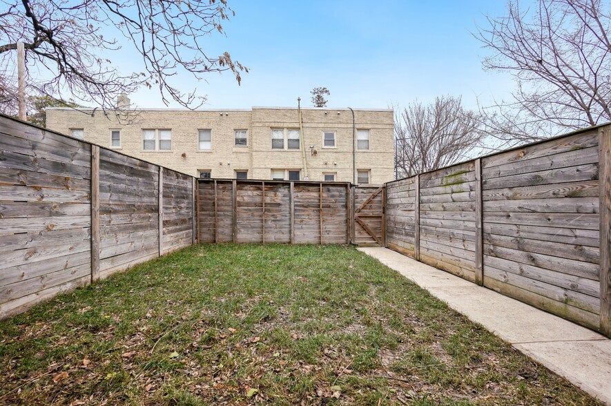 Building Photo - 1848 D St NE