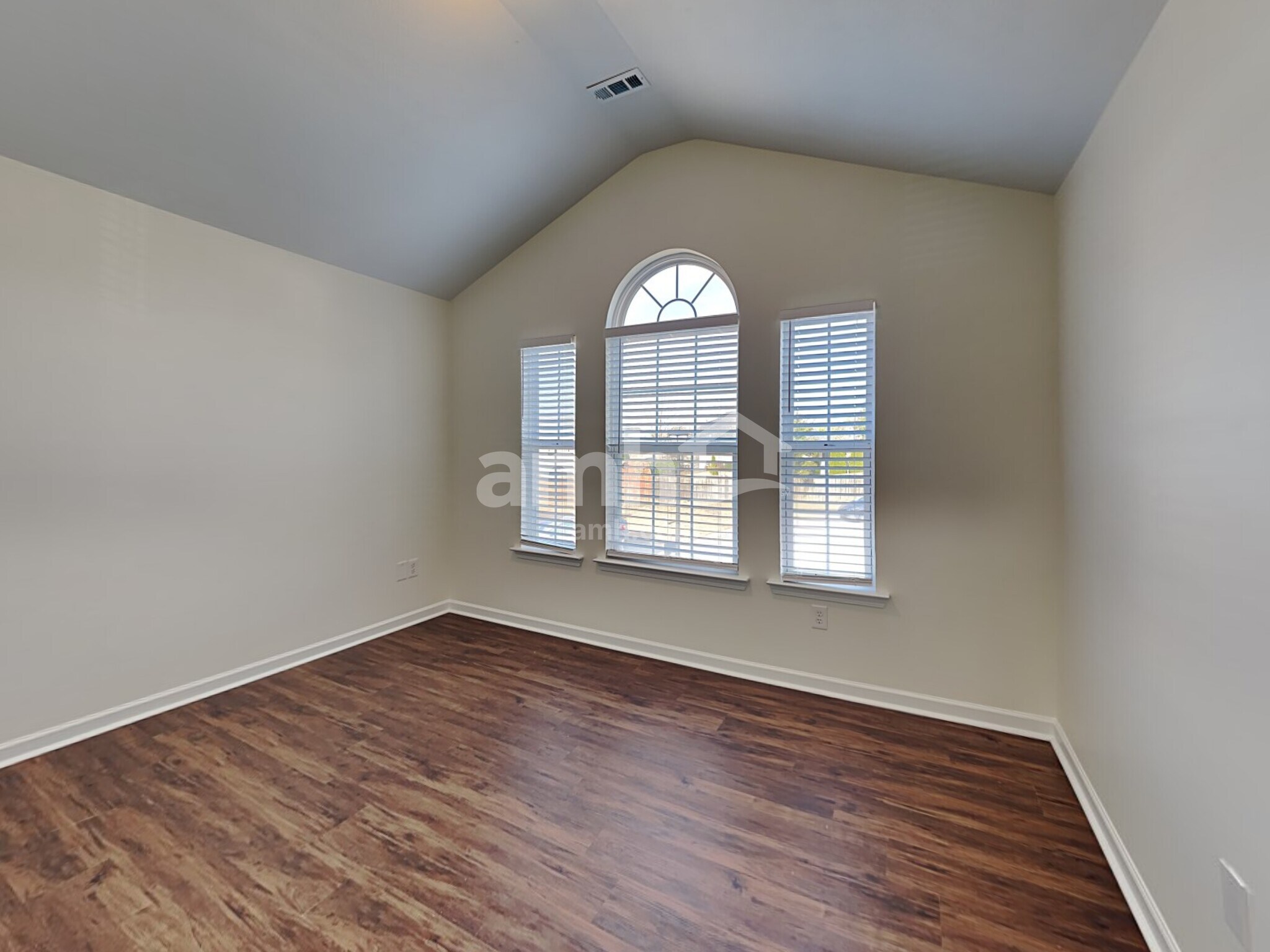 Building Photo - 216 Giants Ridge Rd