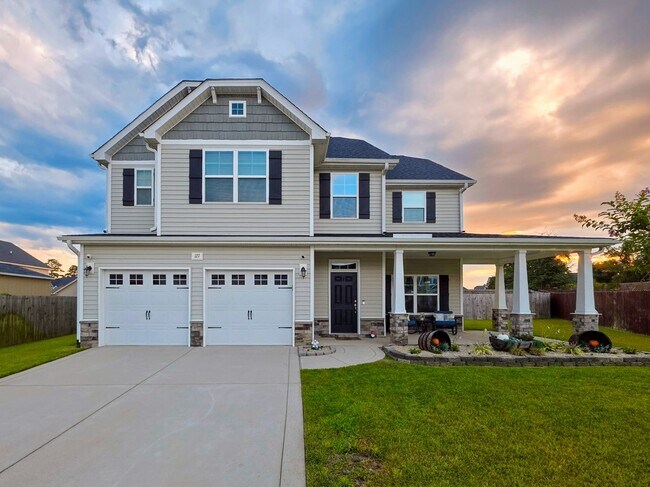 Primary Photo - Gorgeous 4 Bed 2.5 Bath Home with Fenced Backyard