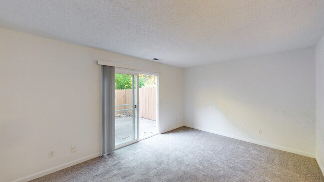 Building Photo - 18219 Happy Ln