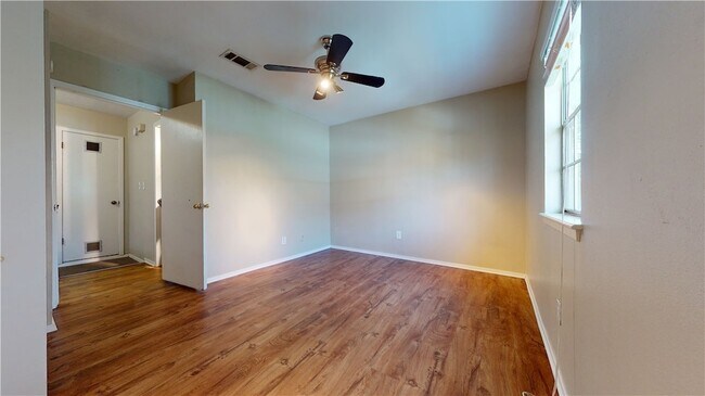 Building Photo - 709 Swiss Ct