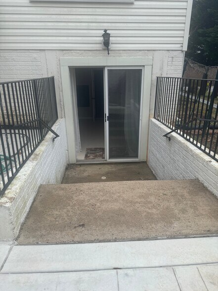 Building Photo - 5122 Lake Terrapin Dr