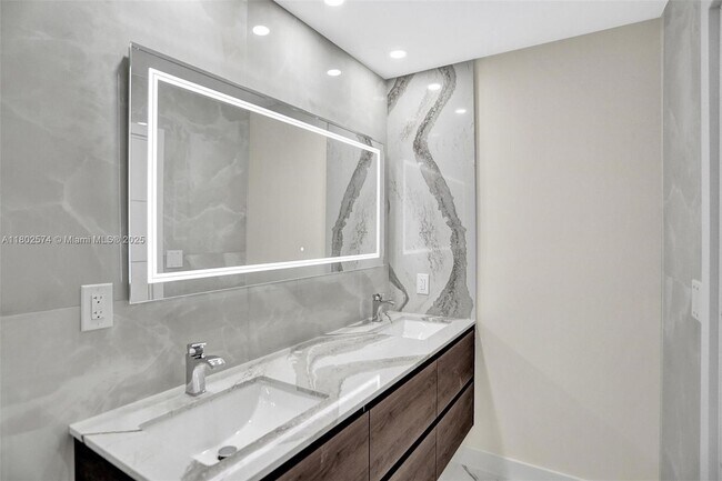 Building Photo - 8816 Collins Ave