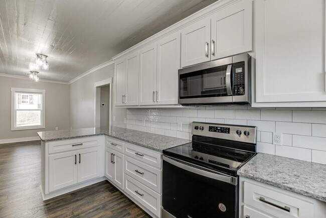 Building Photo - 4615 S Lee St