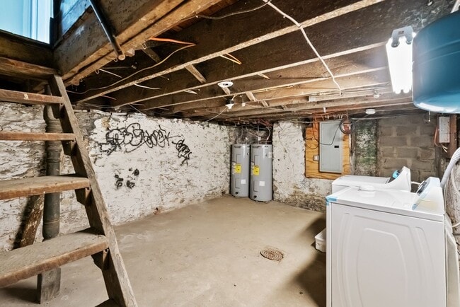 Building Photo - 348-350 Wyoming Street