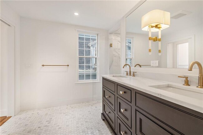 Building Photo - 108 Prospect Hill St