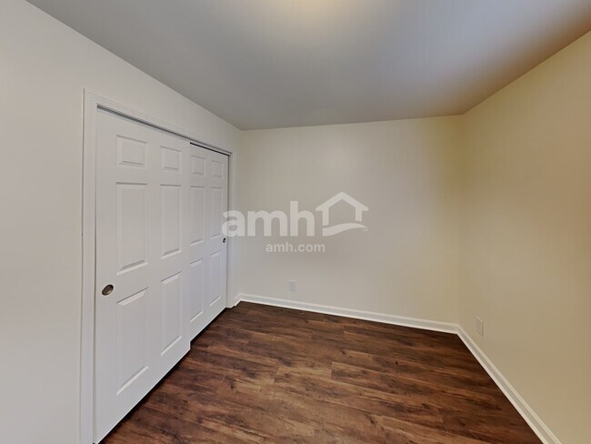 Building Photo - 1205 Chapmans Retreat Dr