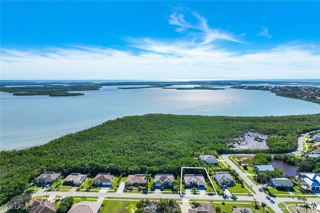 Building Photo - 1871 Dogwood Dr