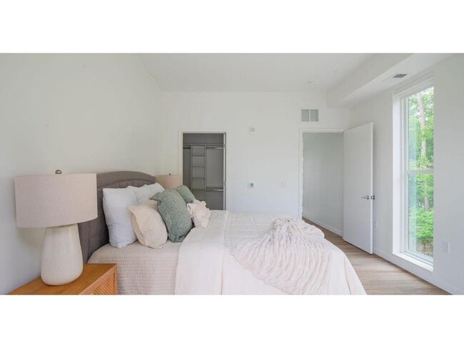 Building Photo - 100 West Dr