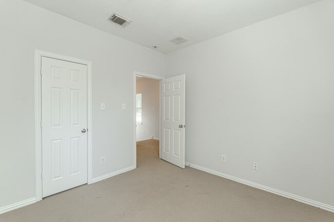 Building Photo - 130 W Montfair Blvd