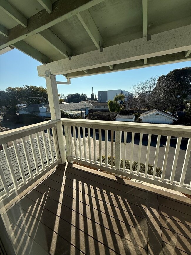 Building Photo - Rehabbed 1 bedroom condo