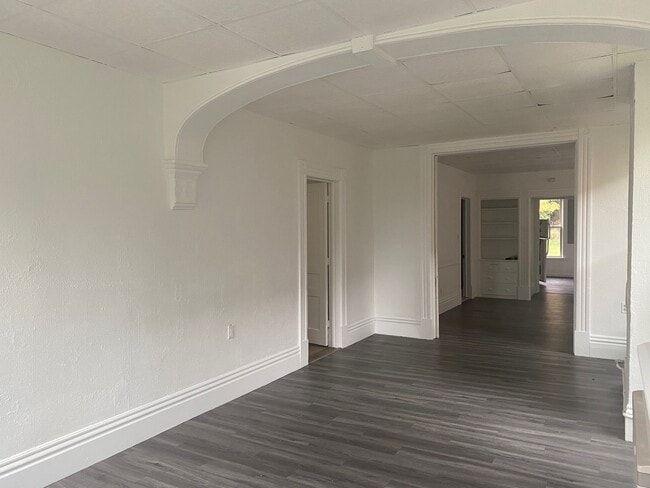 Building Photo - 12 E Sunnyside Way