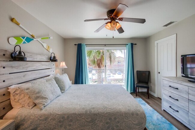 Building Photo - Steps From The Beach w/ All Utilities Included Available Jan - May 2025