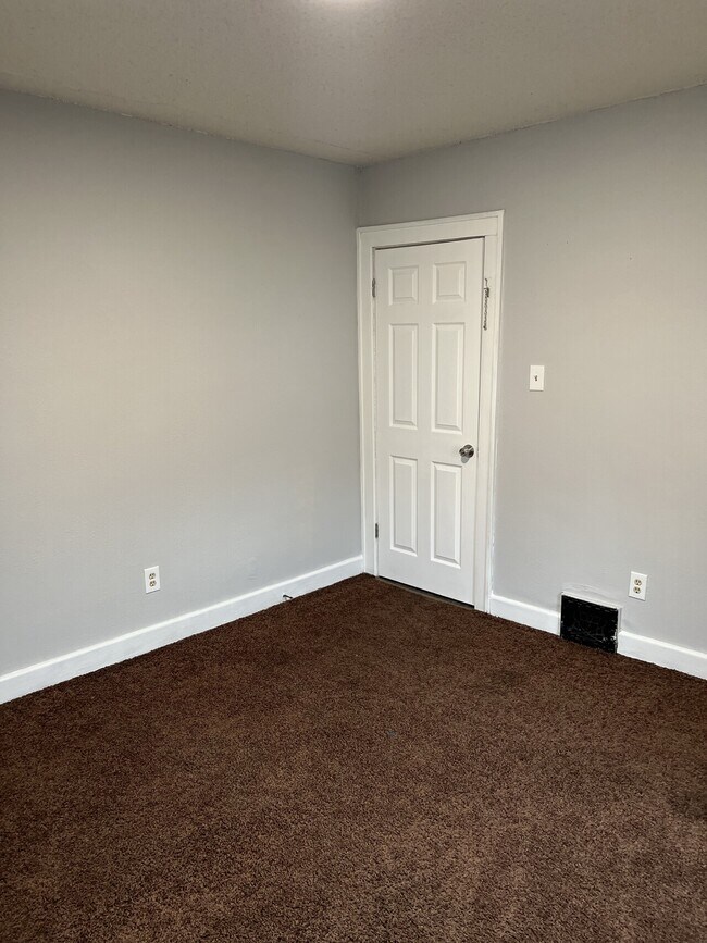 Building Photo - 2908 Madison Ave