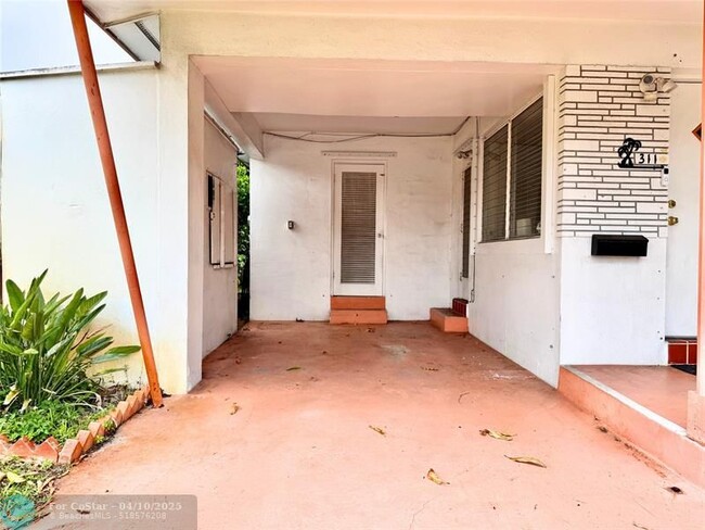 Building Photo - 311 NE 48th Ct