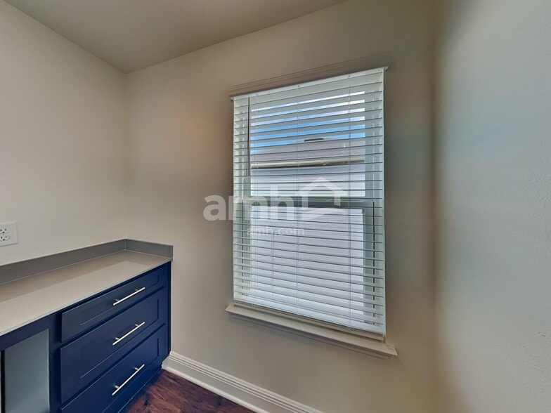 Building Photo - 14632 Cedar ml dr