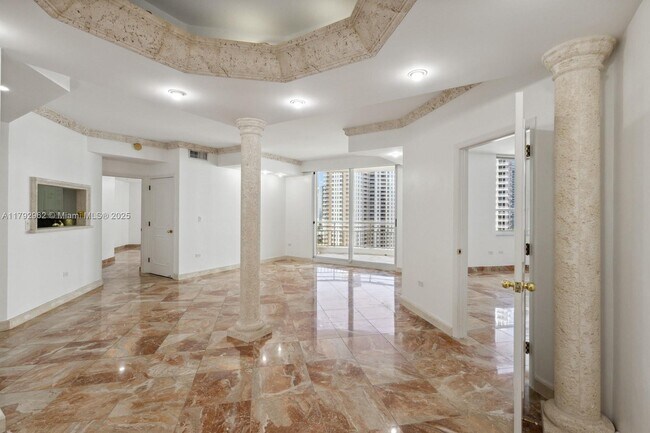 Building Photo - 888 Brickell Key Dr