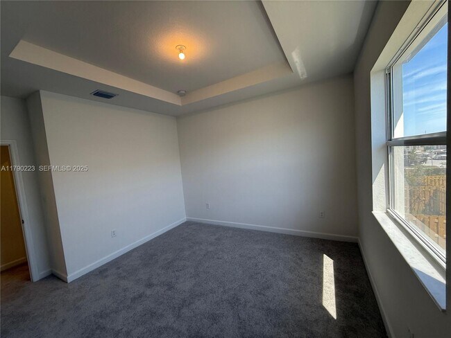 Building Photo - 2851 SE 25th Ave