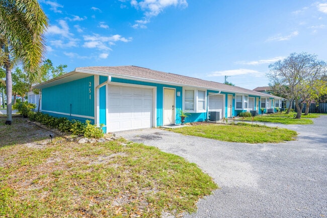 Beachside condos - 251 Circle Dr
