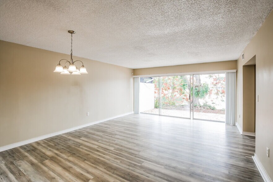 Building Photo - 14277 N Kendale Lakes Cir