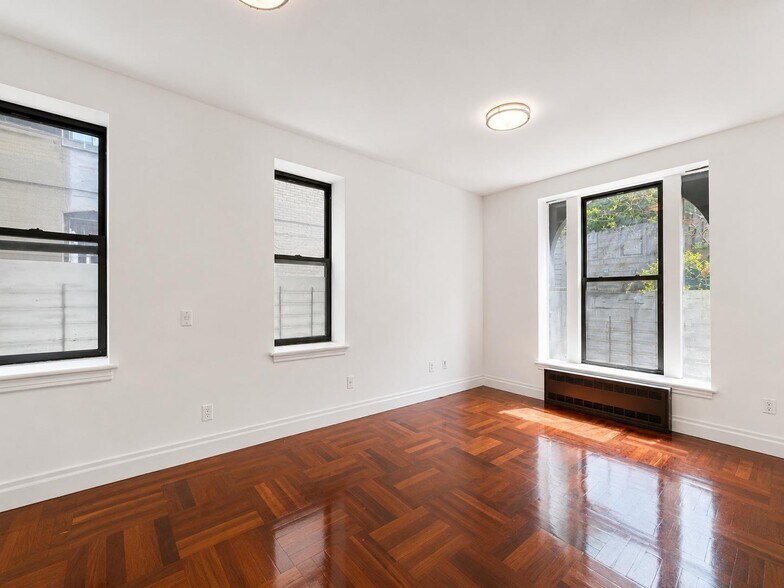 Building Photo - 609 W 137th St