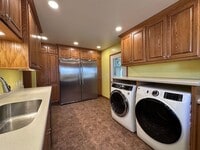 Building Photo - Single Family Home W/Fenced In Yard Available Now!
