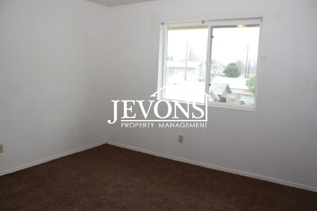 Building Photo - 309 N Naches Ave