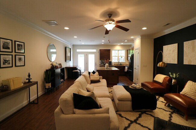 Building Photo - 860 Silver Leaf Dr