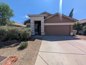 Building Photo - 3 Bedroom 2 Bathroom in Executive Palms Su...