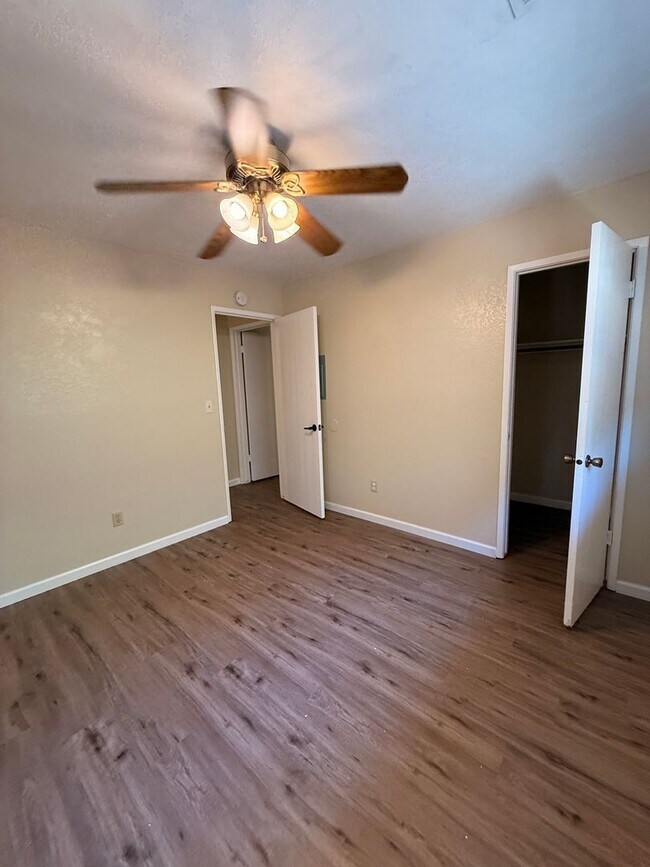 Building Photo - 2816 Windsong Ave