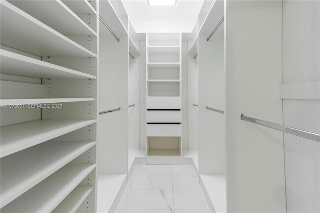 Building Photo - 2541 SE 1st St