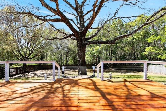 Building Photo - 1249 Northview Dr