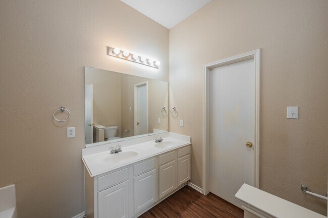 Building Photo - Spacious single story in Parks of Deer Creek