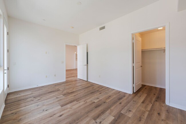 Building Photo - Glencoe Avenue (4050)