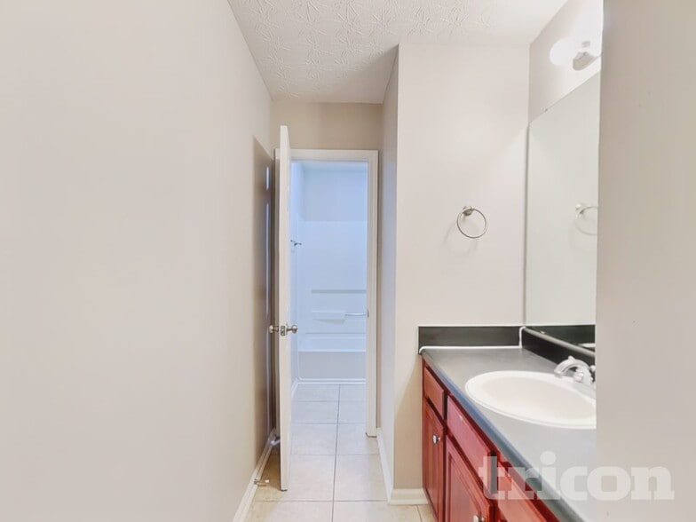 Building Photo - 5005 Eagle Creek Dr